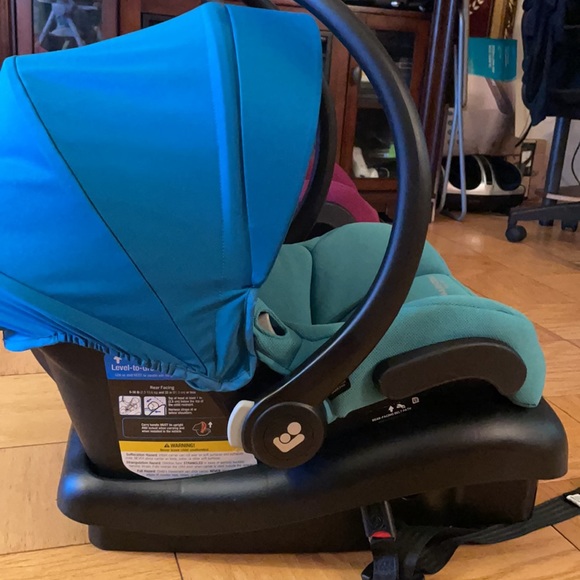 I’m Selling 2 Car seats for a boy and girl - Picture 2 of 8